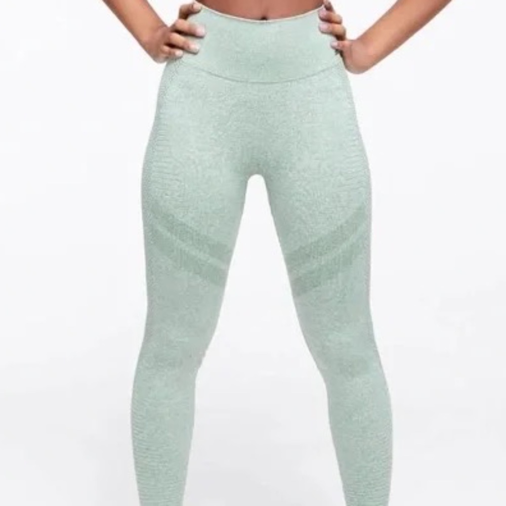 Lilias Active Scrunch Leggings in Mint Green - Medium